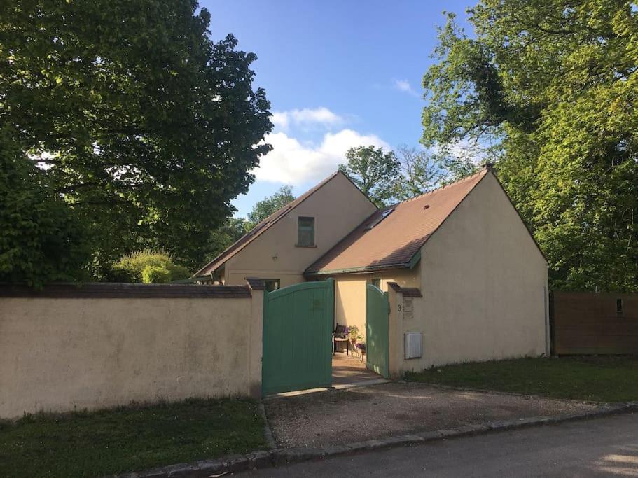 Gite D'Etape Du Tilleul, 4-8 Personnes La Celle-les-Bordes Екстер'єр фото
